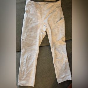 Lululemon -Women’s Leggings with Pockets
Wunder Under High-Rise